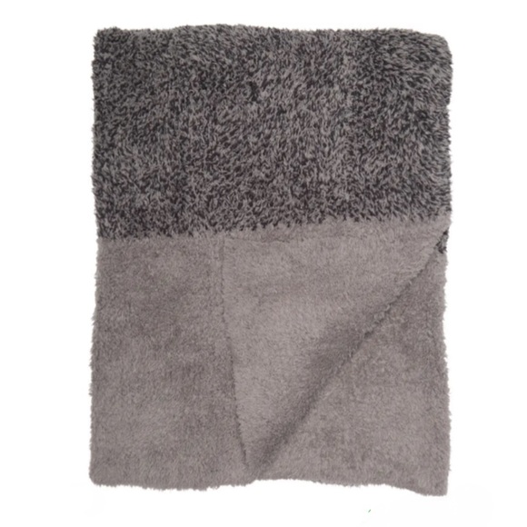 NWT Luxe Heathered Stripe Throw Blanket from
BAREFOOT DREAMS - Picture 7 of 7